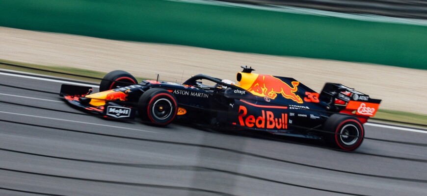 Red Bull iguala marca que só Mercedes e Ferrari alcançaram no século XXI