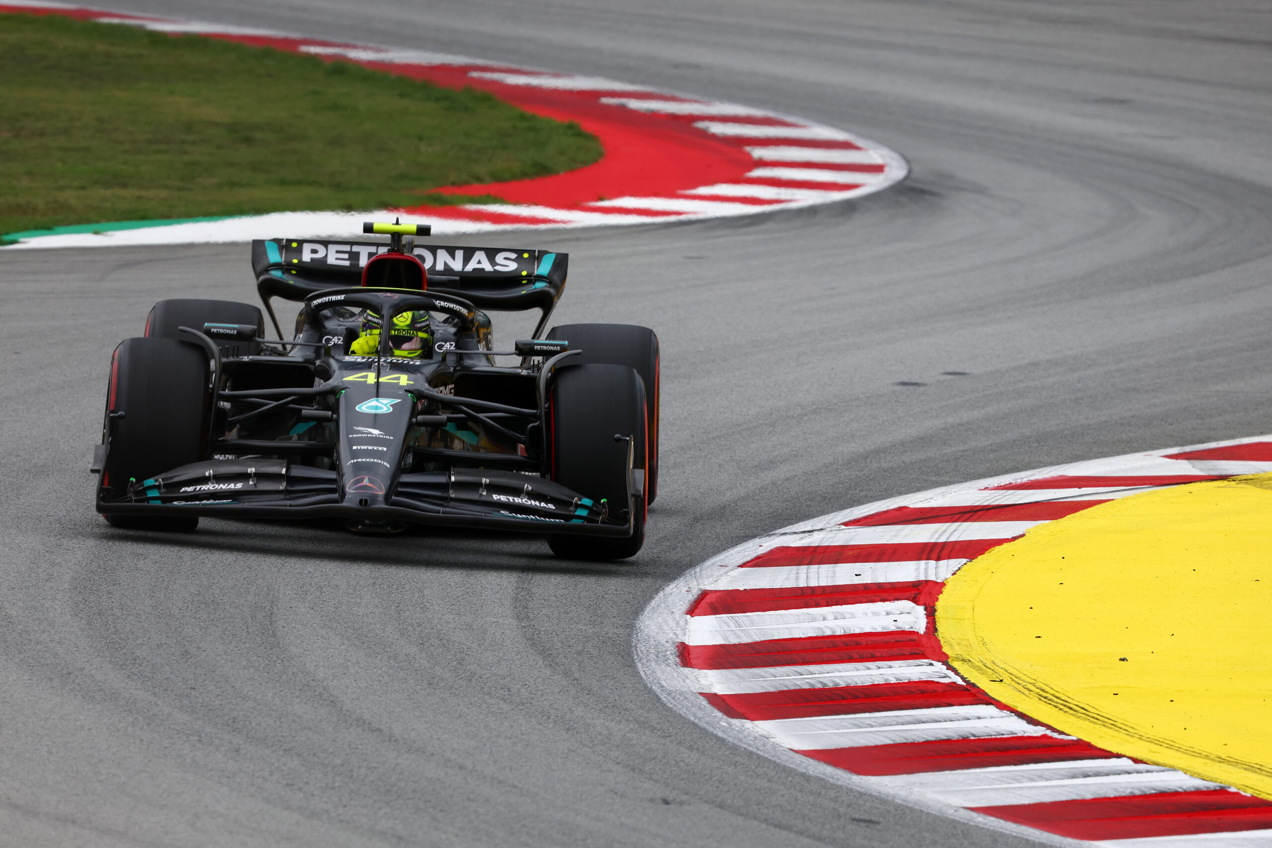 F1: Hamilton lidera 1-2 da Mercedes no segundo treino no Canadá