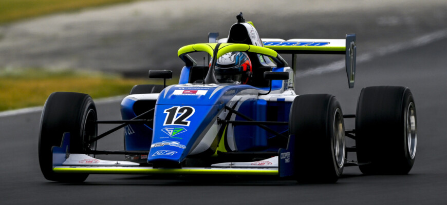 USF Pro 2000: Kiko Porto garante lugar na quarta fila na primeira classificação em Road America