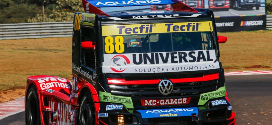 Copa Truck: Beto Monteiro lidera sexta-feira de treinos em Cascavel com caminhão da Universal Soluções Automotivas