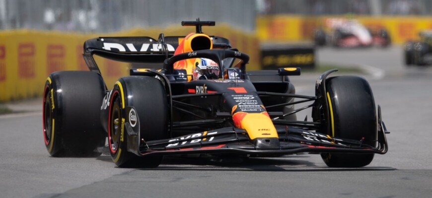 Max Verstappen (NLD) Red Bull Racing RB19