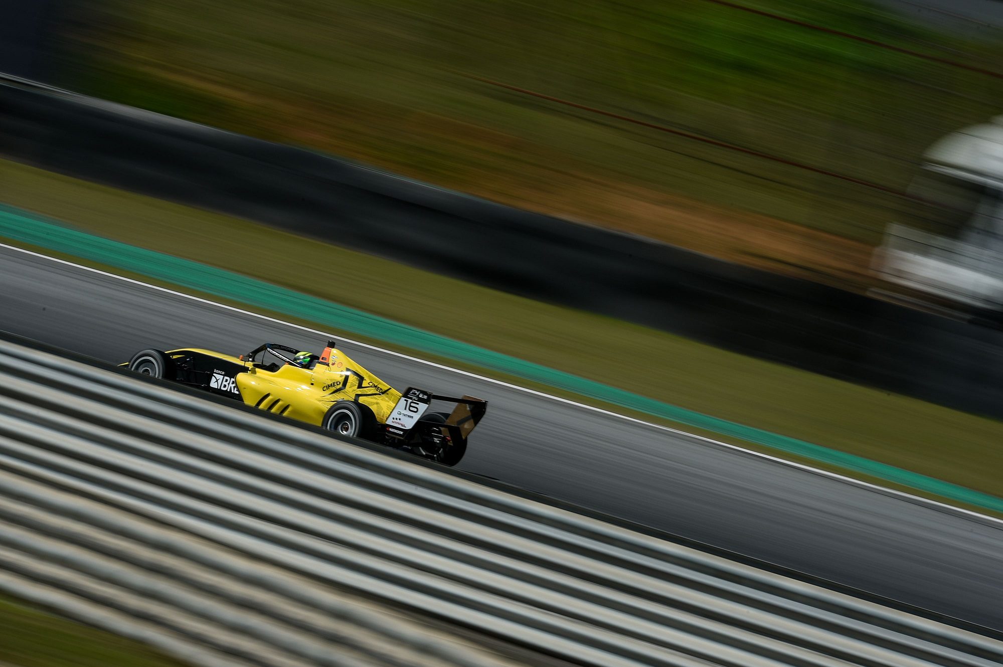 Callejas salta para ponta na largada e vence primeira na Fórmula 4 Brasil em Interlagos