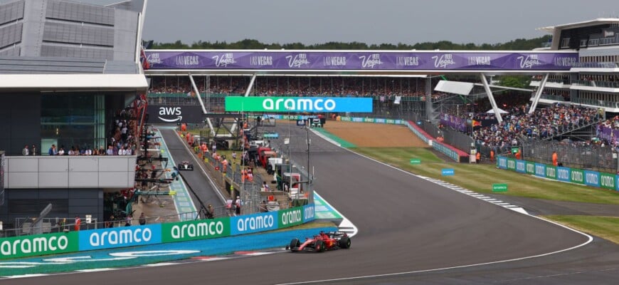 F1: Leclerc lidera o último treino para o GP da Inglaterra marcado pela chuva em Silverstone