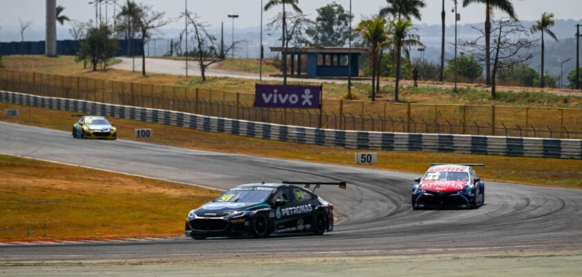 Abreu vence corrida 600 encerrada com bandeira vermelha na Stock Car em Goiânia