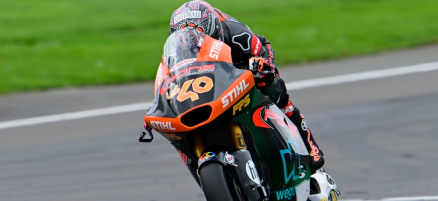 Moto2: Canet domina em Silverstone, com a dupla da SpeedUp em seu encalço