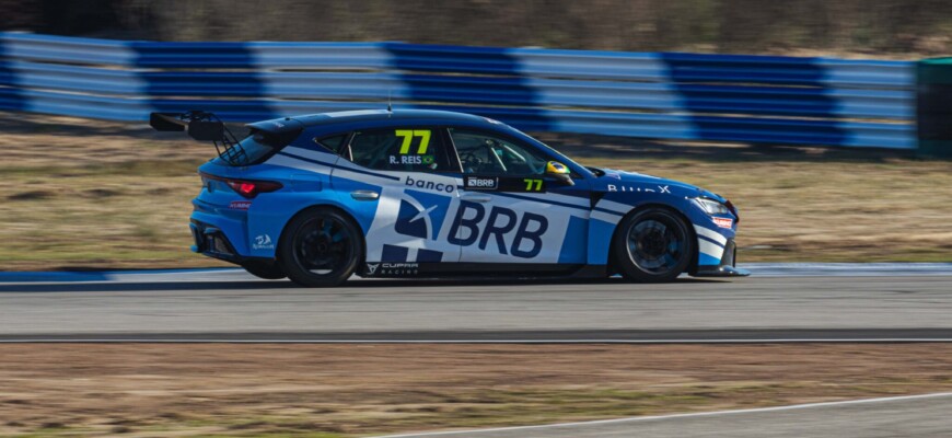 Após furo no radiador, Raphael Reis se recupera na corrida 2 do TCR South America em Él Piñar