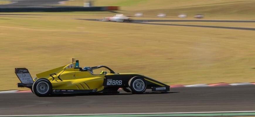 Lucca Zucchini completa etapa do Velocitta da F4 Brasil com novo top-5