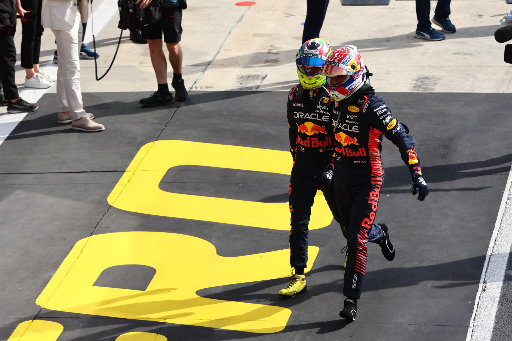 F1: Pilotos da Red Bull minimizam crise gerada pela investigação sobre Horner
