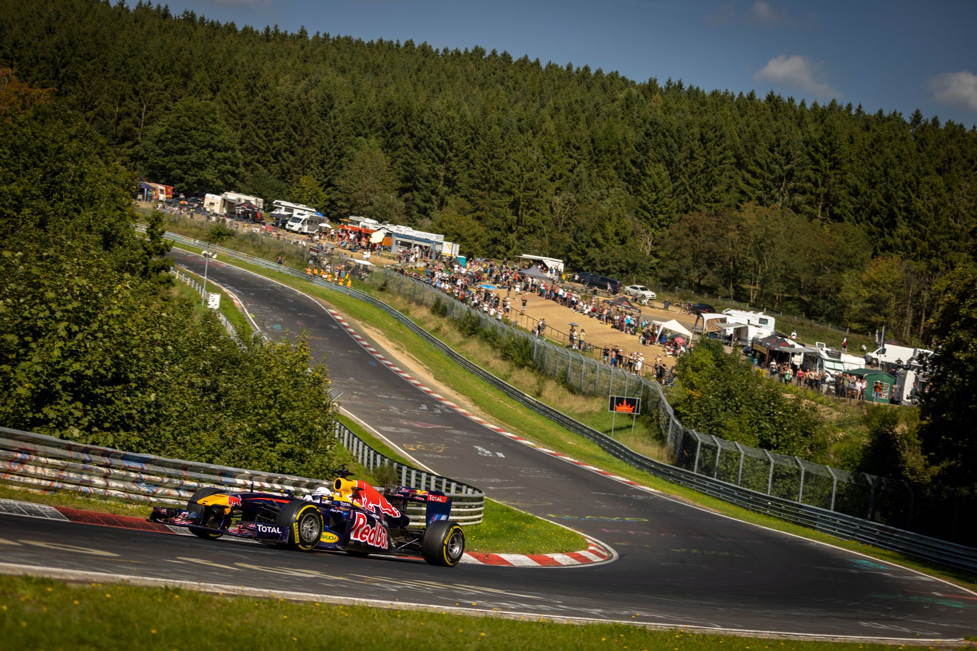 F1 Vettel Volta Ao Volante Do Rb7 No Nurburgring Relembrando