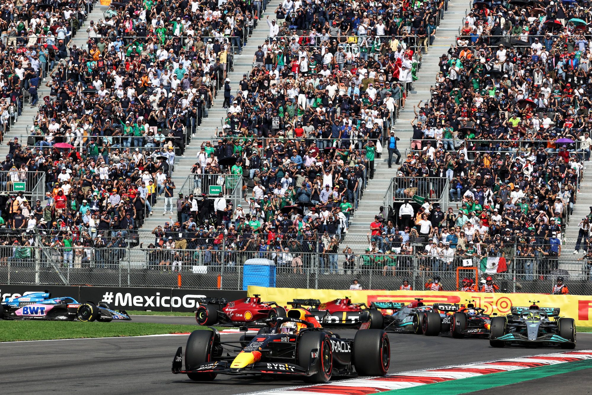 F1 2023 - VERSTAPPEN LIDERA TREINO, MERCEDES FOCADA EM SIMULAÇÃO