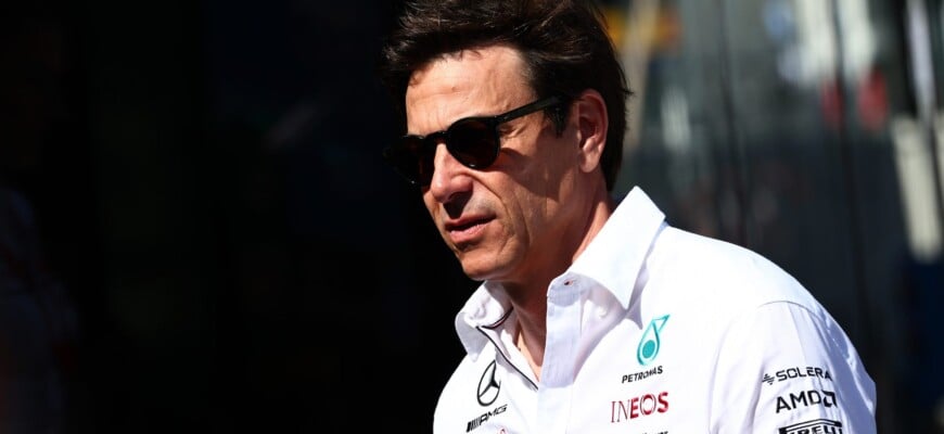 F1: Mercedes garante 2ª fila, mas Wolff esperava mais