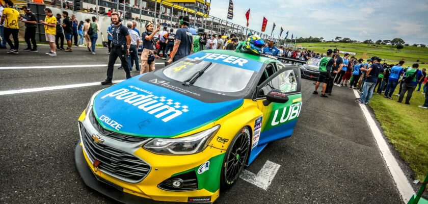 Campos comemora top-10 duplo na etapa da Stock Car no Velocitta