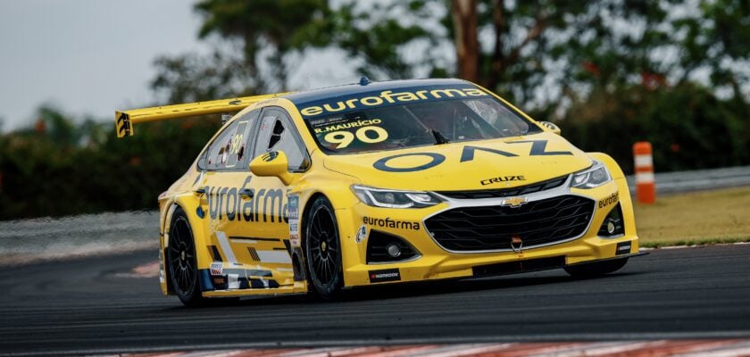 Maurício fecha etapa perfeita para Eurofarma e vence corrida 2 da Stock Car no Velocitta