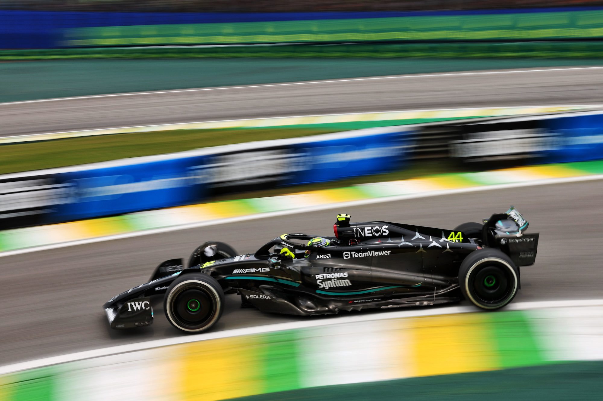 F1: Mercedes usa notificação de saída do Whatsapp para se despedir do W14