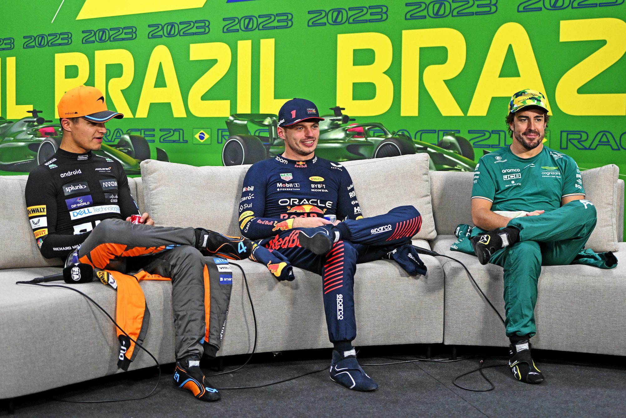 Verstappen e Norris lideram os primeiros treinos da Fórmula 1, marcado por  acidente que tira Ricciardo do final de semana