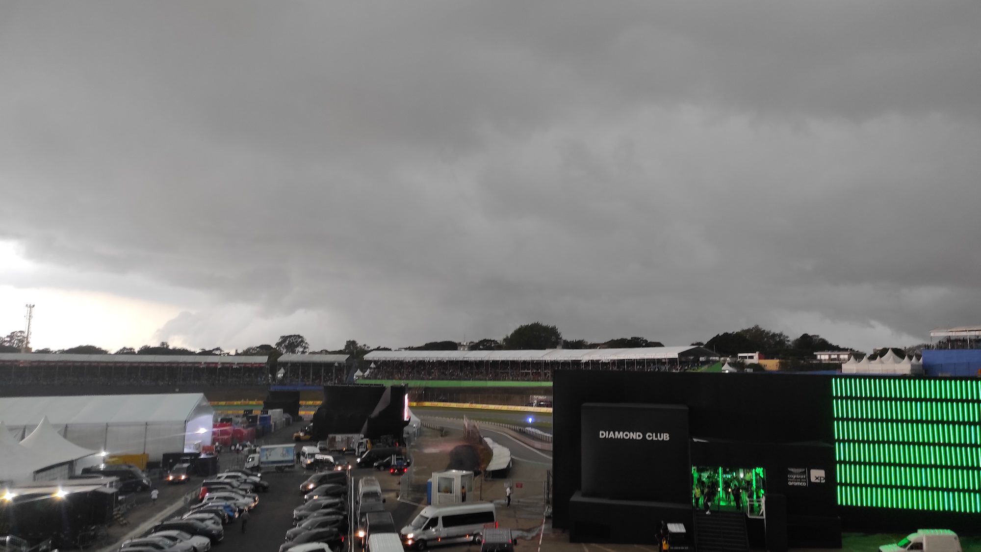 F1: Virou noite! Tempestade chega no fim e interrompe qualificação do GP de São Paulo; veja as fotos