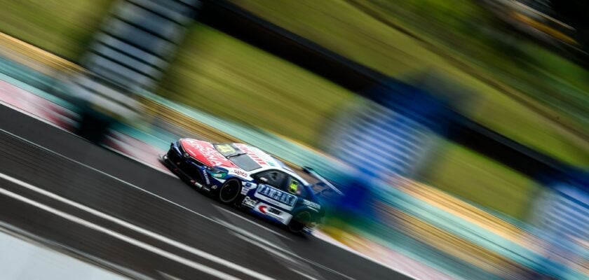 Bruno Baptista segura Serra e vence corrida 1 da Stock Car em Cascavel