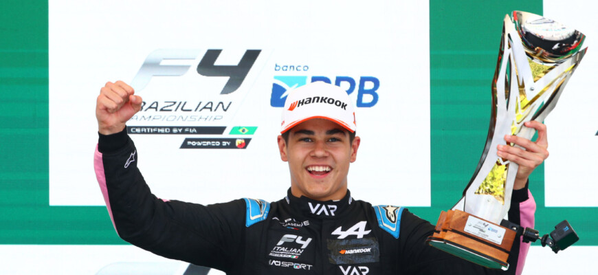 F4 Brasil: Matheus Ferreira e Alexandre Machado levam OAKBERRY Bassani F4 ao lugar mais alto do pódio na preliminar do GP São Paulo da Fórmula 1