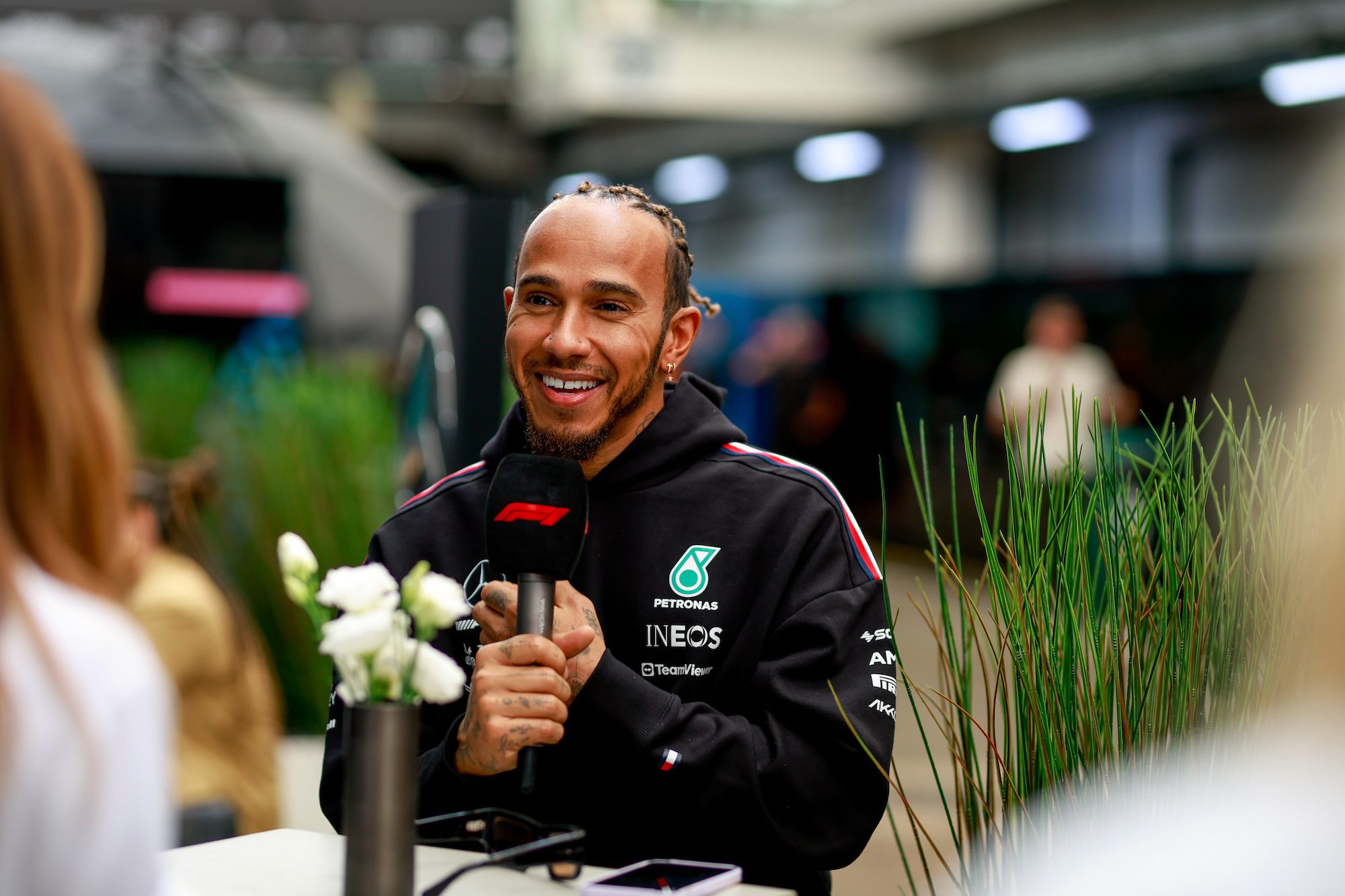 F1: Hamilton diz que visita à fábrica da mercedes foi emocionante, depois de temporada difícil