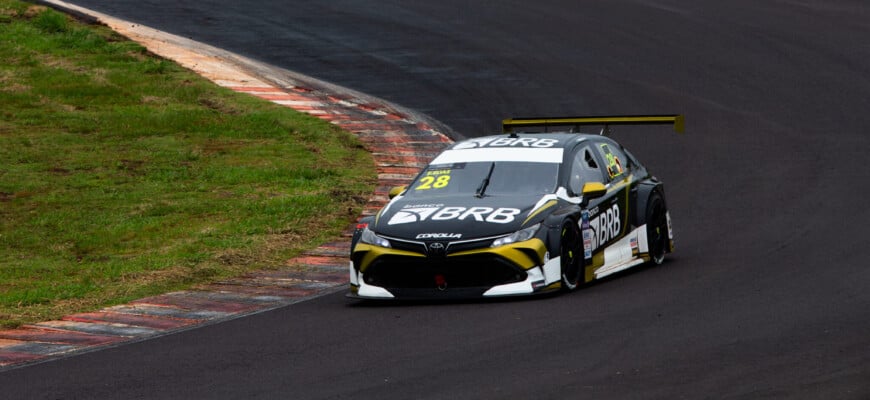 Enzo Elias conquista 16 posições e termina em oitavo a segunda prova da Stock Car em Cascavel