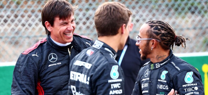 F1: “Um líder incrível”, Lewis Hamilton elogia Toto Wolff