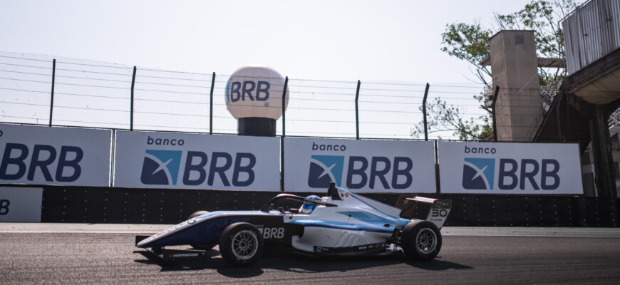 Tessaro abandona, mas é campeão da F4 Brasil. Zucchini vence primeira em Interlagos