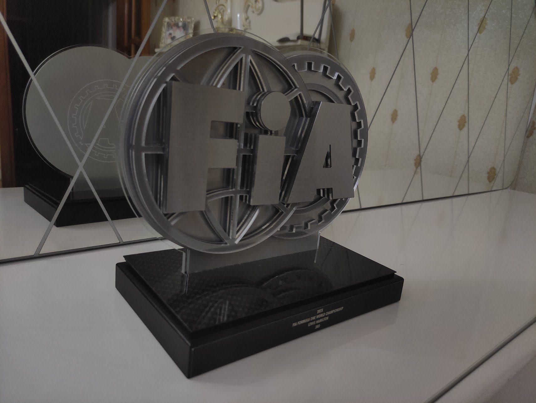 F1: Entenda passo a passo da confusão do troféu FIA de Hamilton