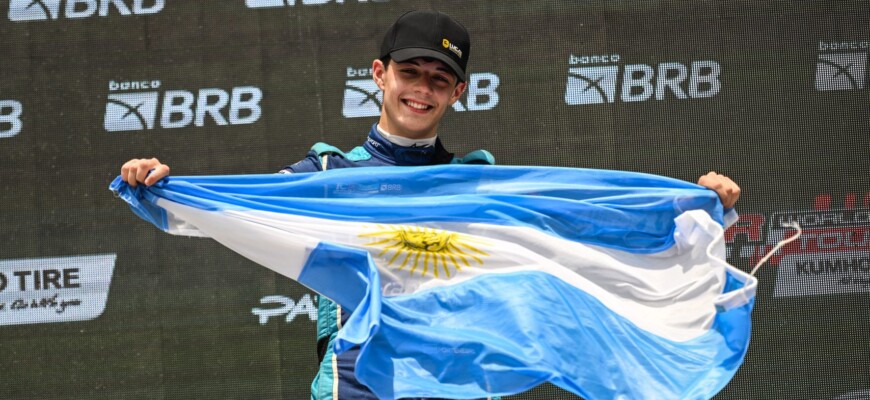 Ignácio “Nacho” Montenegro é campeão de 2023 do TCR South America