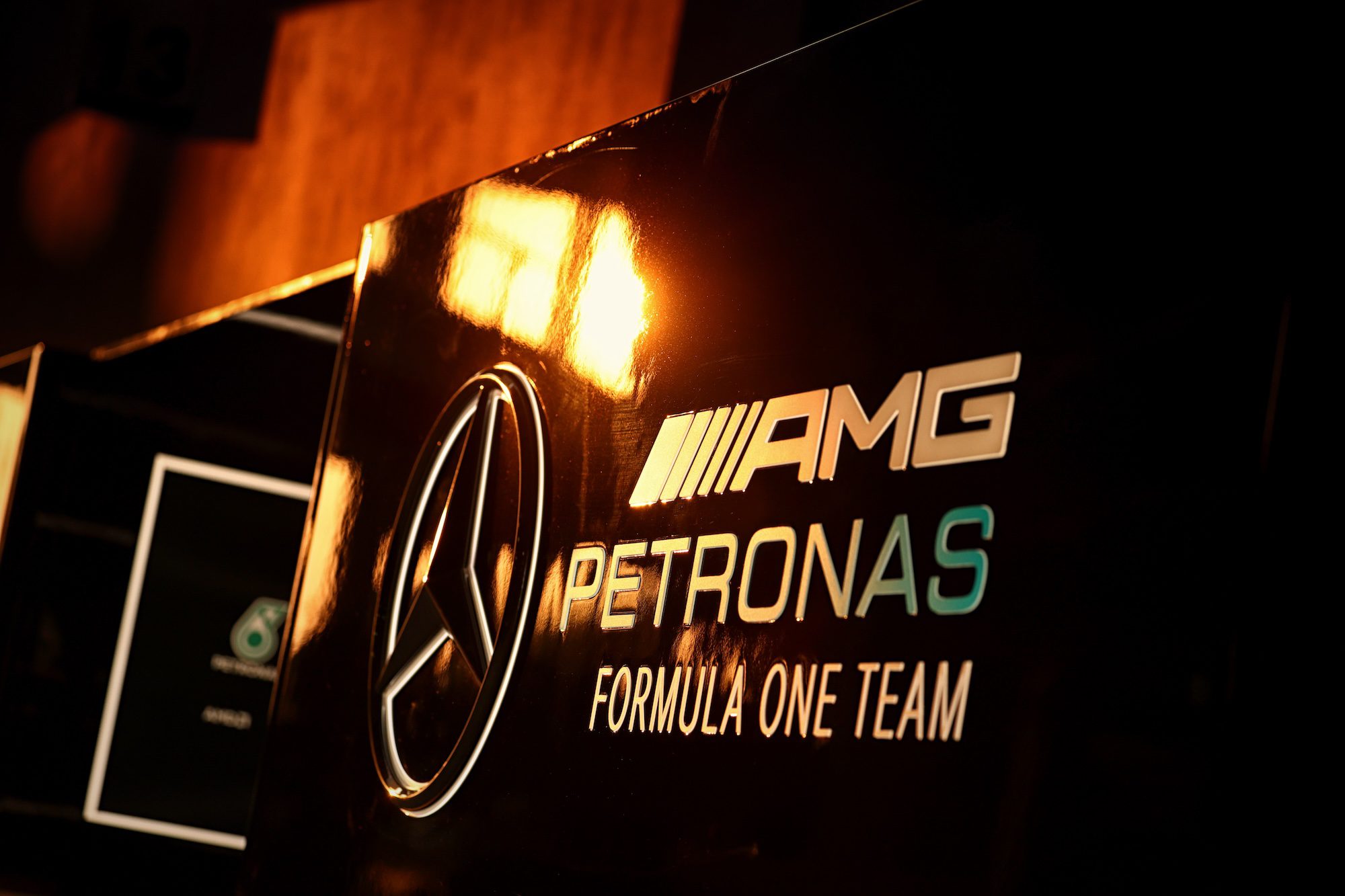 F1: Mercedes estaria preparando oferta astronômica para Verstappen