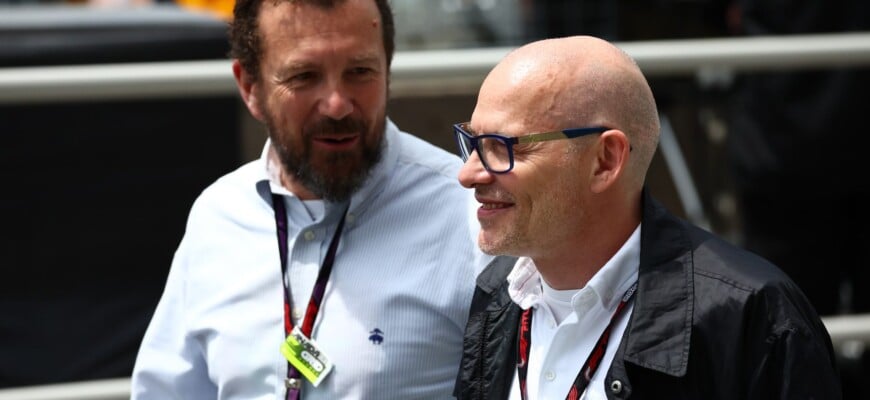 F1 enfrenta calendário exigente: Villeneuve crítica rodada tripla