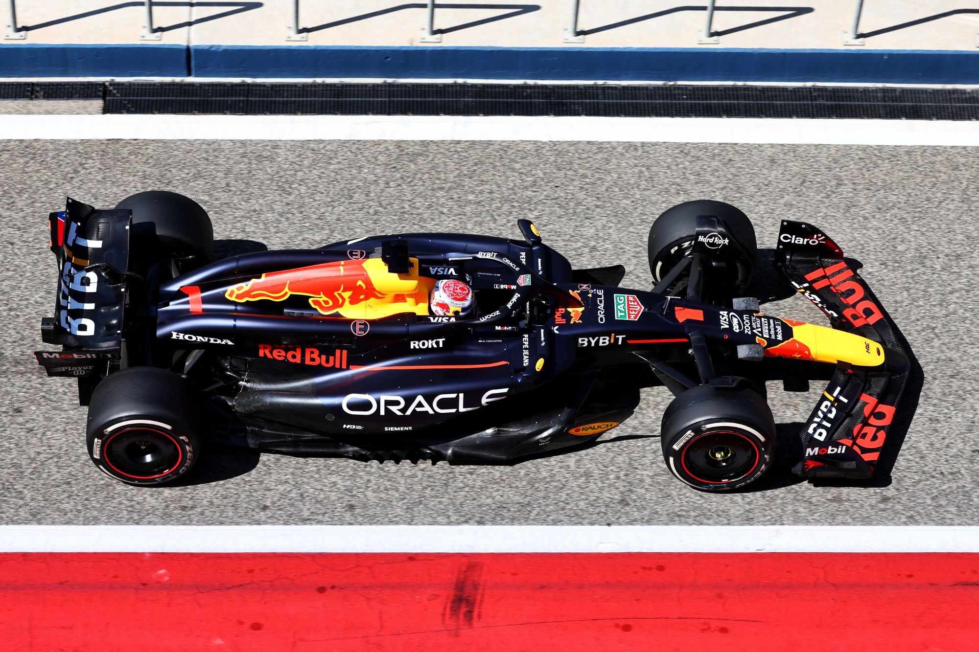 F1: Verstappen domina e é mais rápido do dia 1 de testes no Bahrein