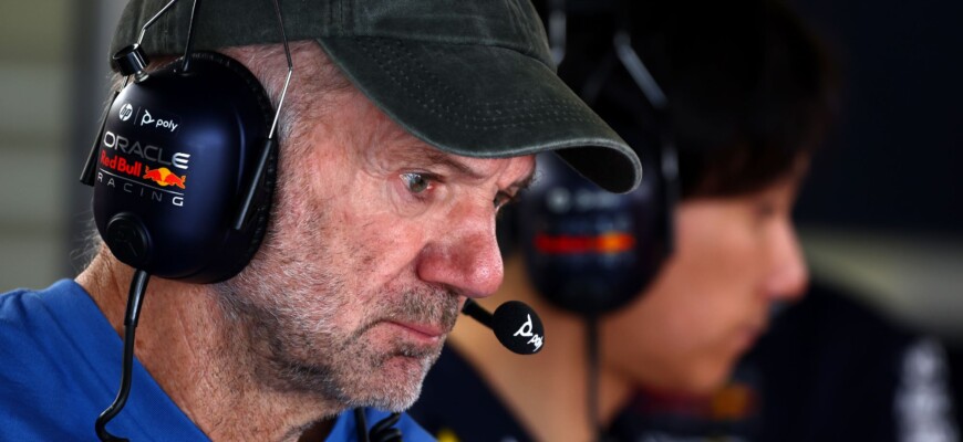 F1: Newey culpa peso dos carros por problemas com tampas soltas na pista