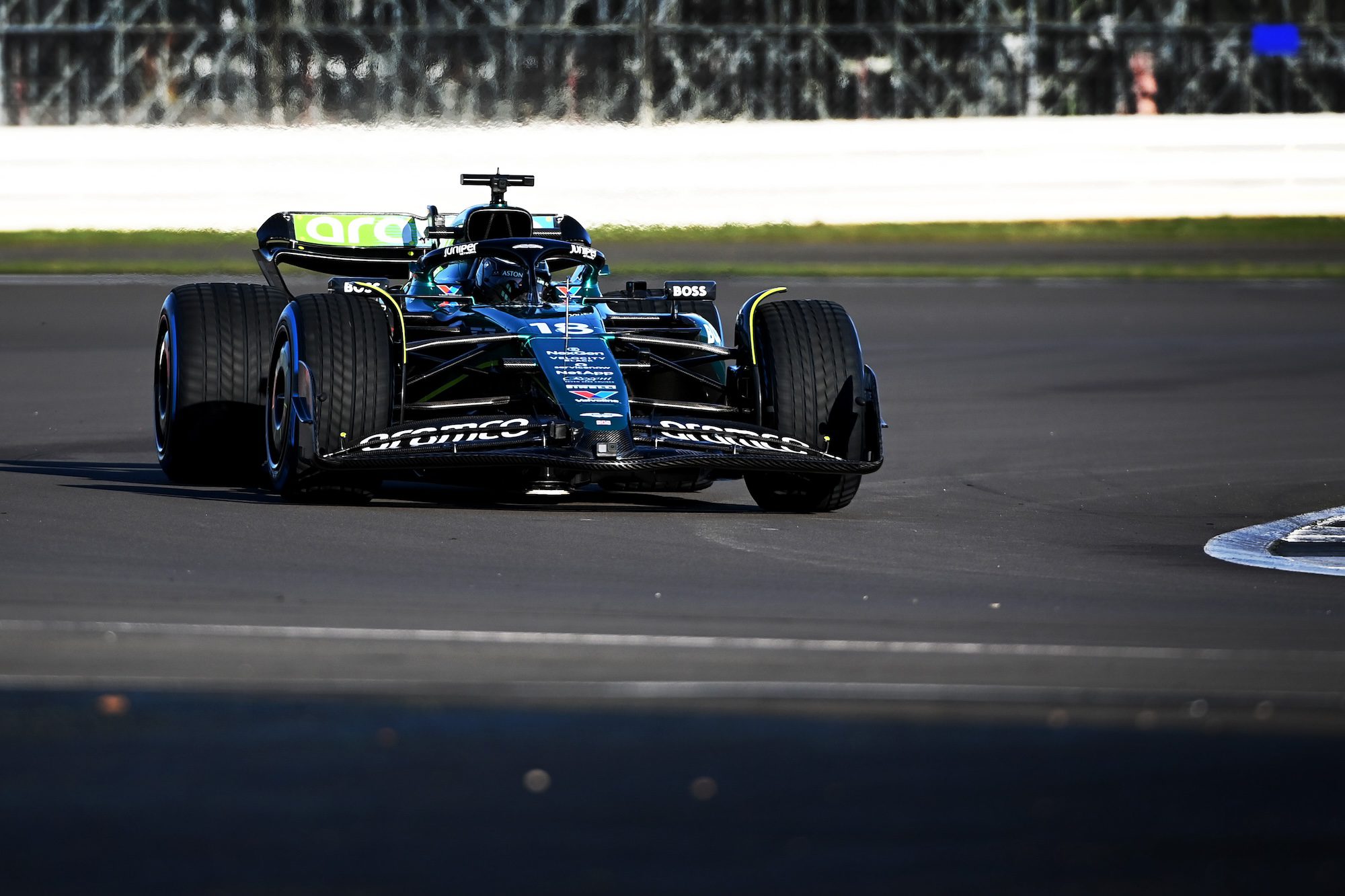 F1: Aston Martin mantém verde tradicional e apresenta o AMR24; veja as fotos