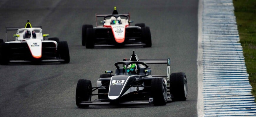 Matheus Ferreira estreia com pódio na Fórmula Winter Series e vai em busca de mais conquistas em Valência