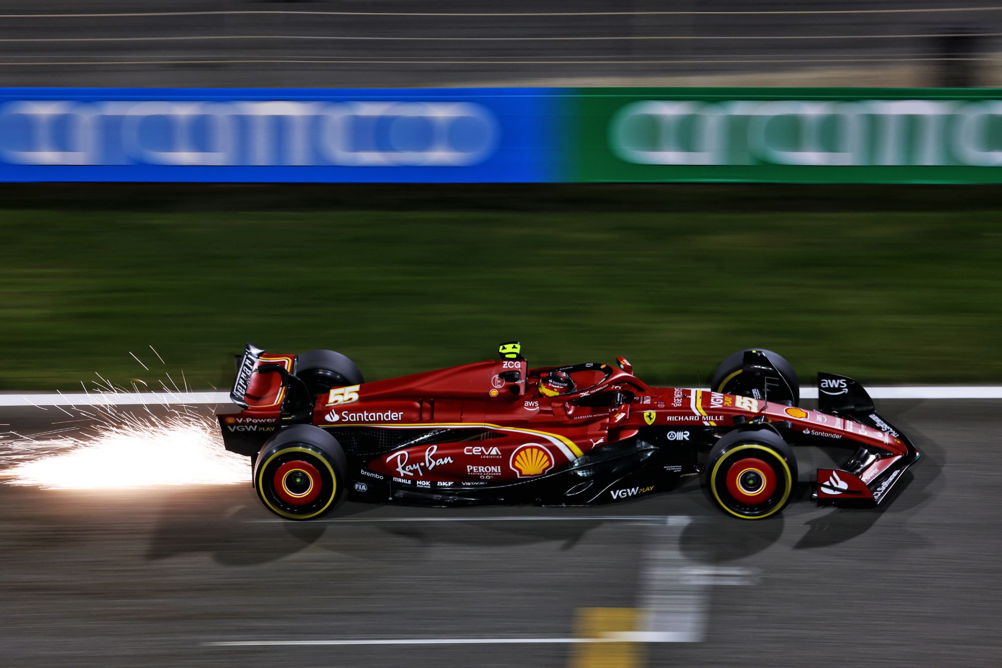 F1: Sainz e Ferrari dominam segundo dia de testes no Bahrein