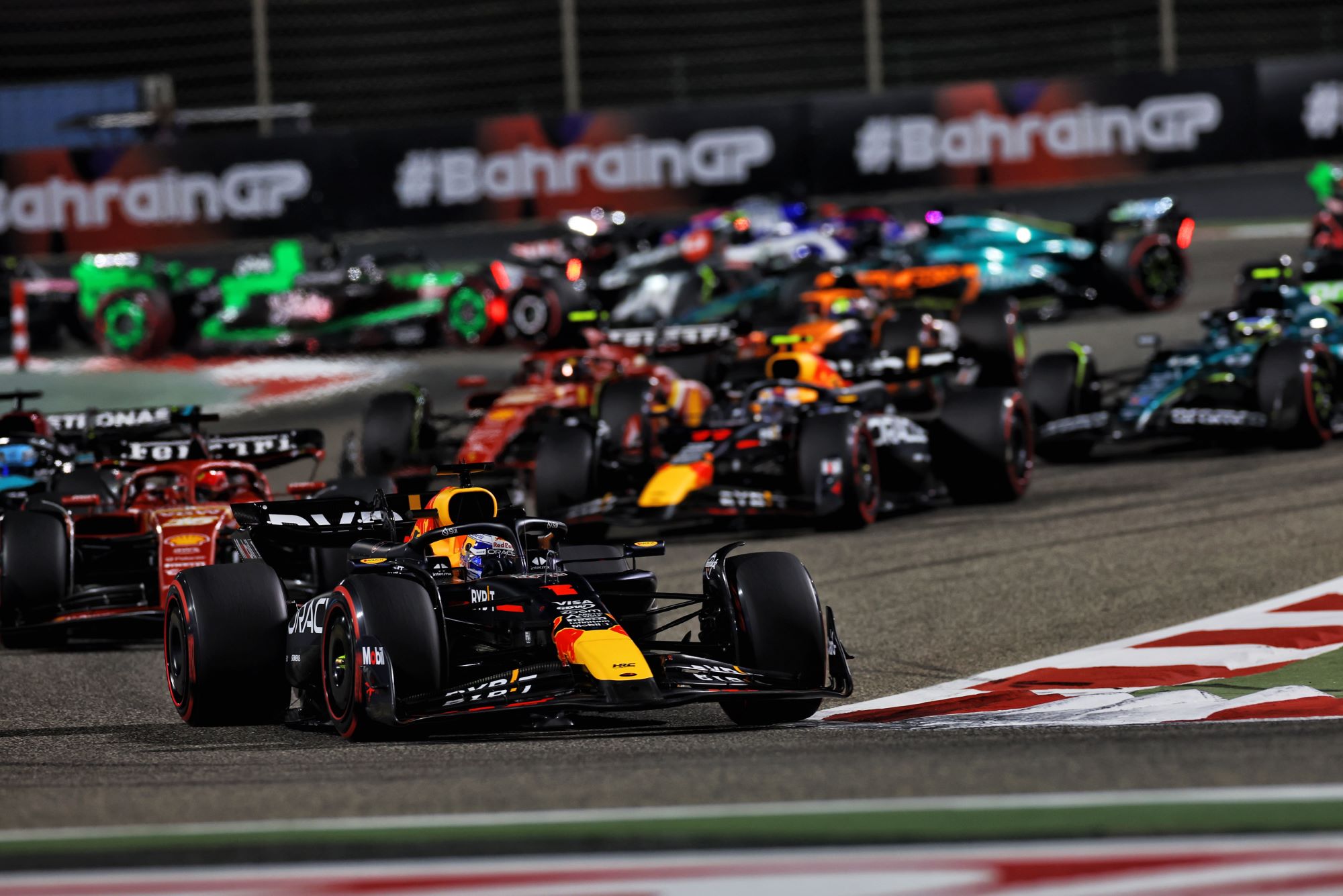 F1: Verstappen vence de maneira dominante o GP do Bahrein