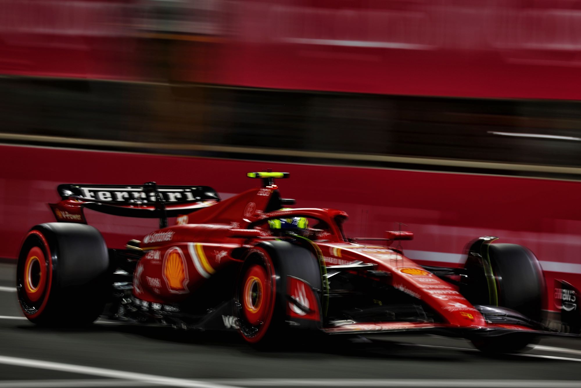 F1: Elkann celebra início forte da Ferrari e Hamilton em 2025