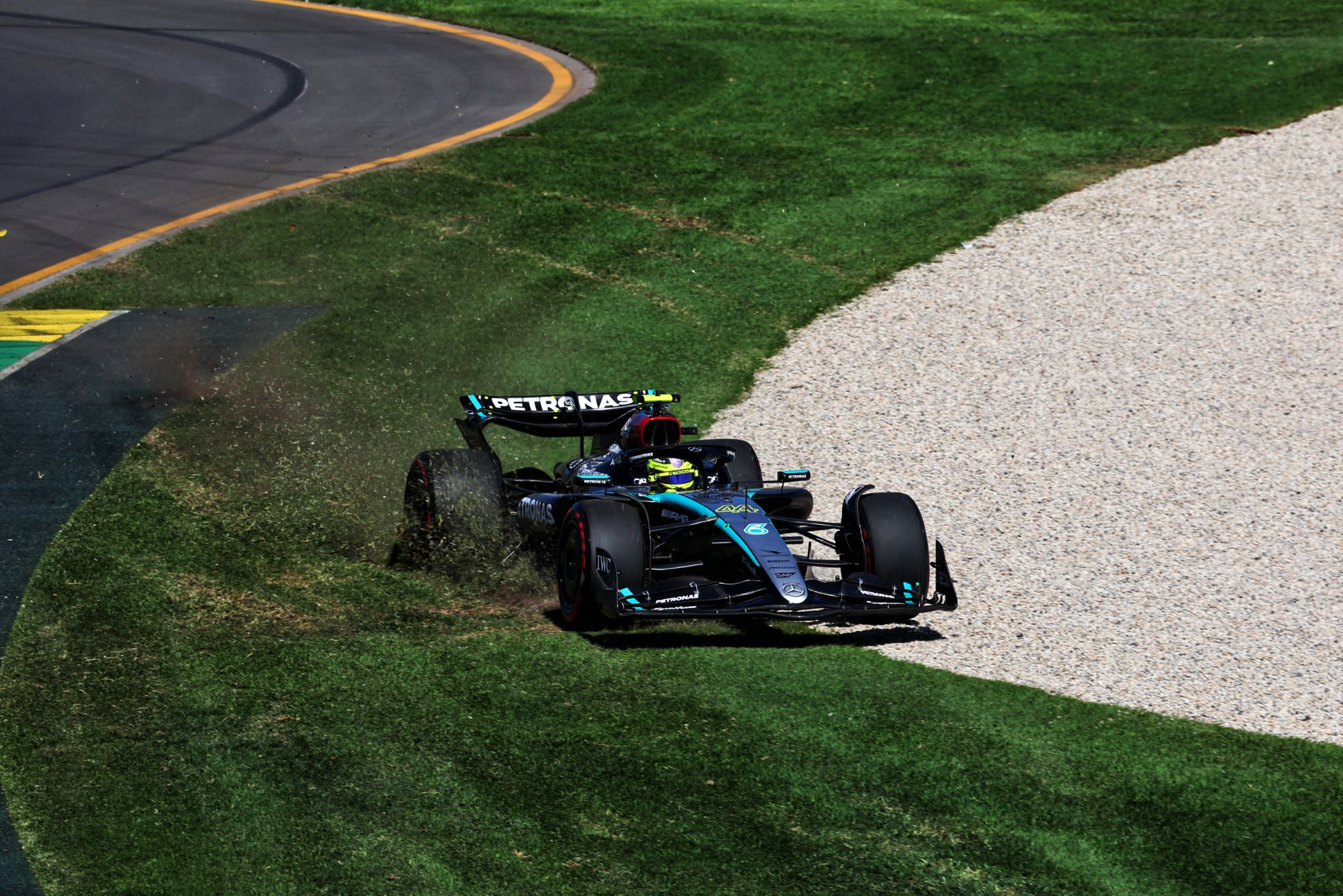 F1: Hamilton perde motor do GP da Austrália e Mercedes identifica causa do problema