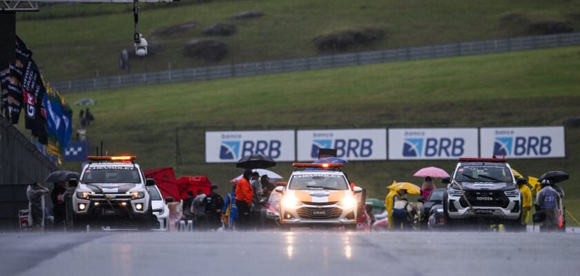 Sob chuva incessante, Stock Car suspende corrida no Velocitta