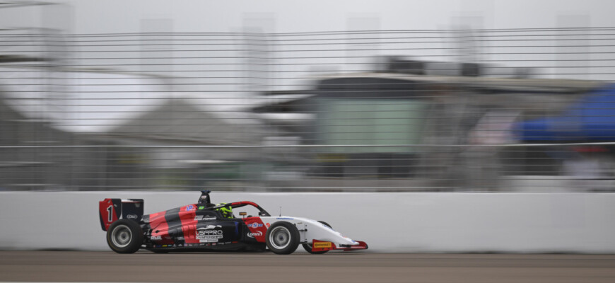 Nic Giaffone lidera corrida da USF2000 e exalta experiência após etapa de St. Pete