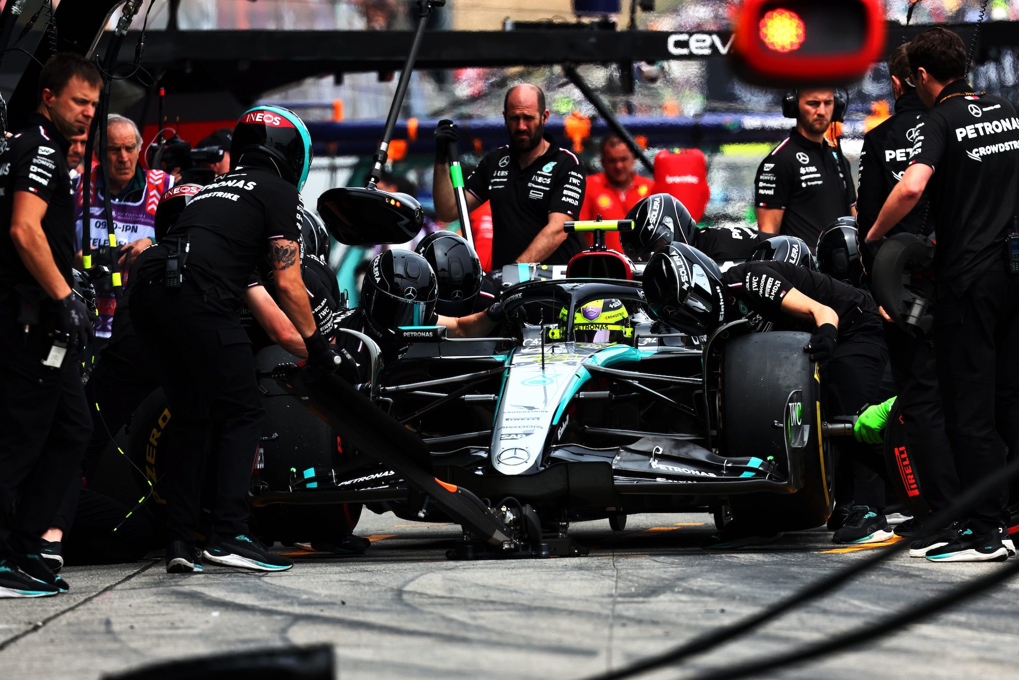 F1: Mercedes explica decisão que levou a estratégia ruim para Hamilton