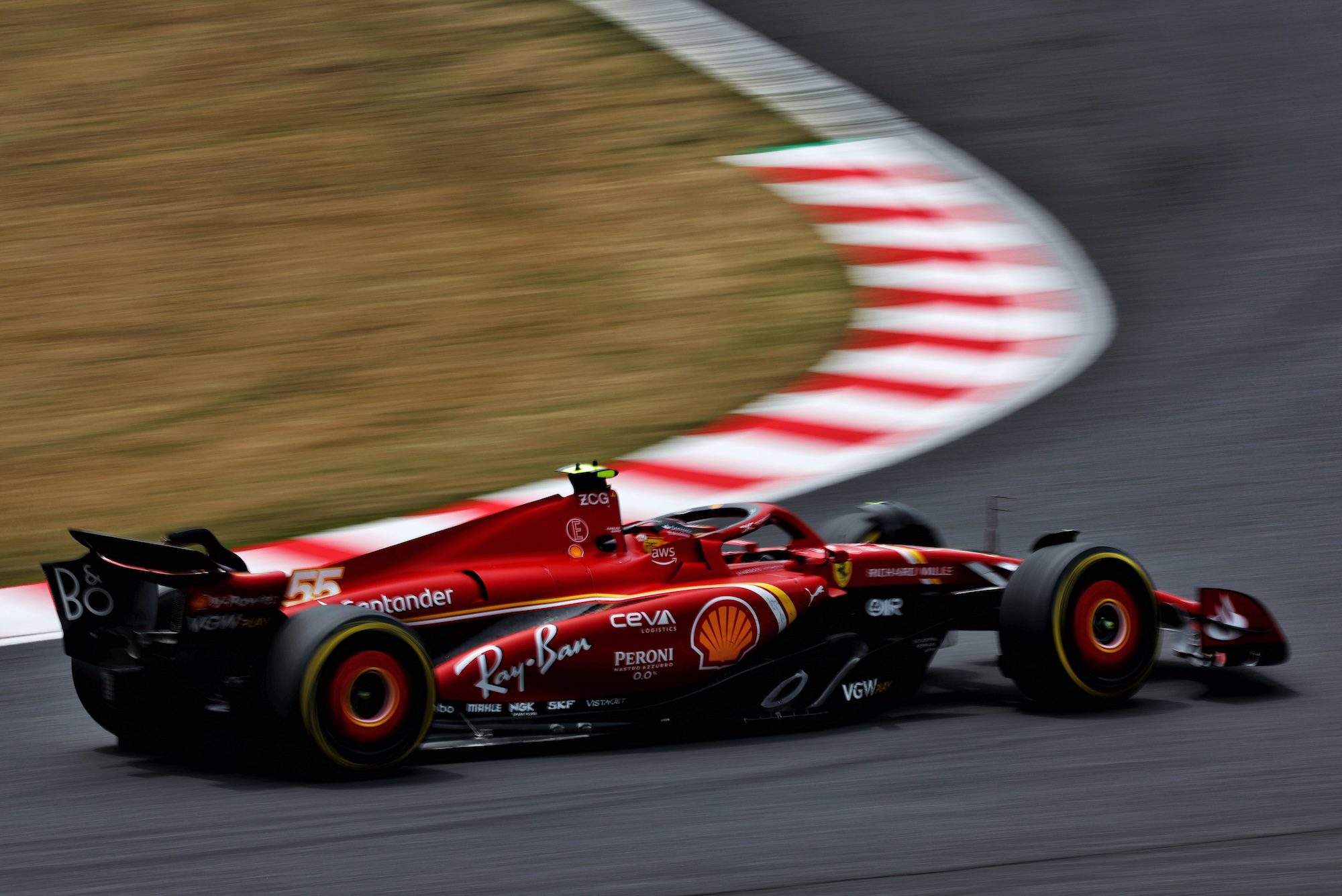 F1: Sainz acredita que em alguns circuitos a Ferrari pode brigar com a Red Bull