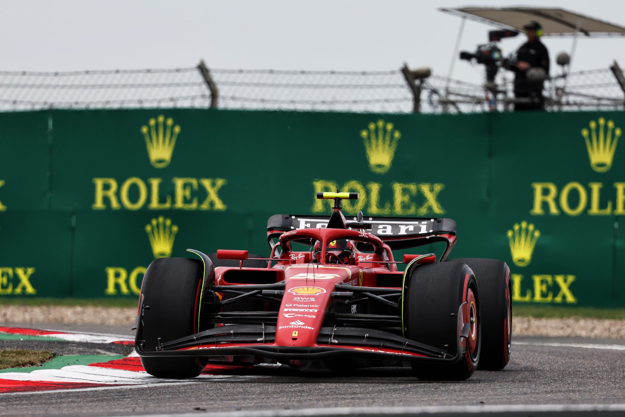 F1: Carlos Sainz provoca bandeira vermelha no qualificatório do GP da China