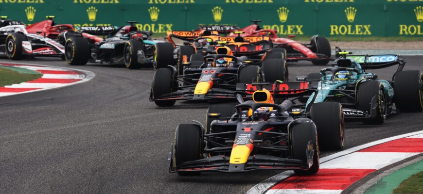 F1: Sem rivais, Verstappen conquista vitória inédita no GP da China