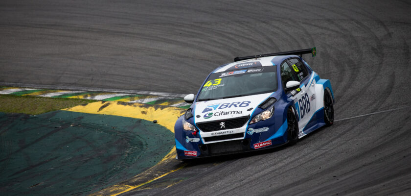 Pedro Cardoso luta pela vitória até o final e fecha em segundo na TCR South America em Interlagos