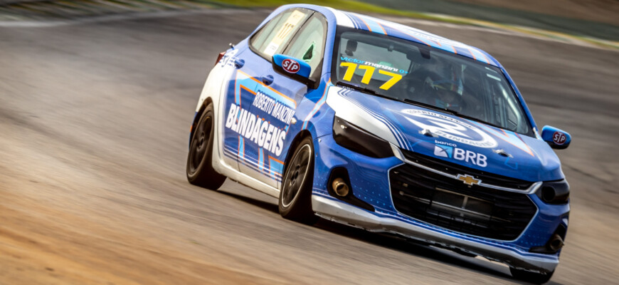 Victor Manzini troca motor do seu New Onix para as corridas da Turismo Nacional