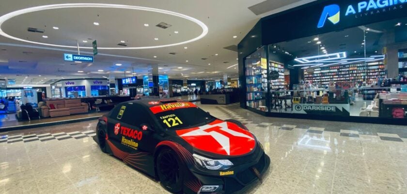 Shopping de SP recebe carro da equipe Texaco Racing da Stock Car 2024