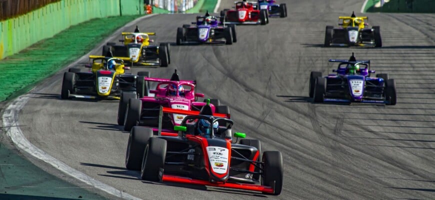 Veja ao vivo a corrida 1 da etapa do Velocitta da F4 Brasil