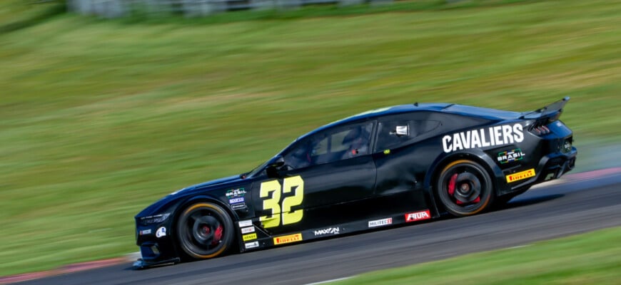 Nascar Brasil: Léo Reis lidera treino, supera problema e larga da segunda fila em Goiânia