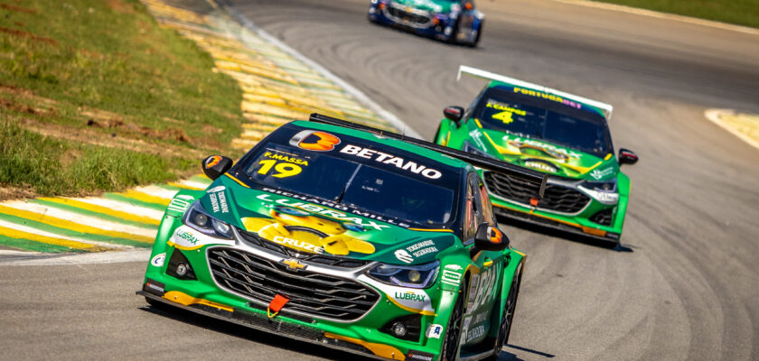 Massa fica sem direção hidráulica e completa corrida da Stock Car na raça